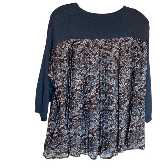 Ann Taylor Accordion Swing Back Sweater M Animal Print Sheer Back Blue Lagenlook - Picture 3 of 10